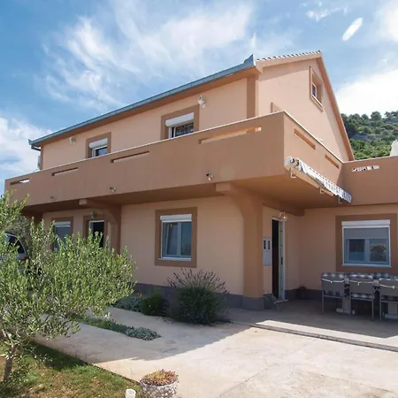 2 Bedroom Awesome In Zatoglav